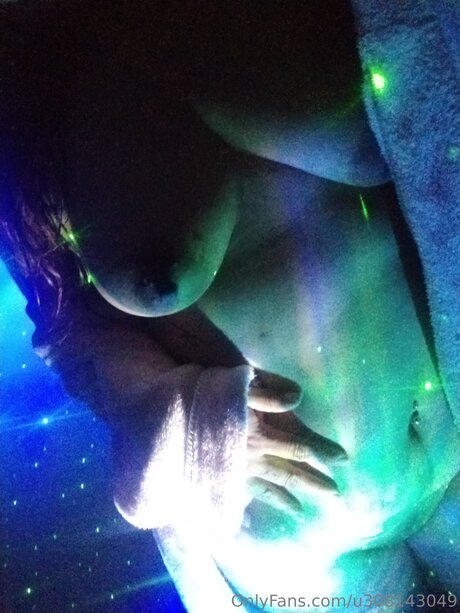 U308143049 model porn pic