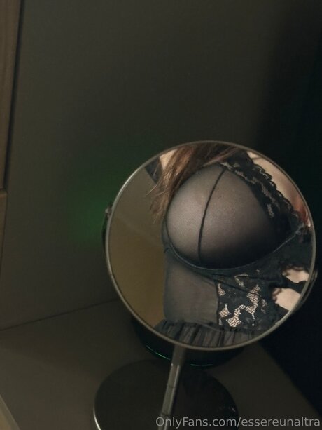 Essereunaltra pornstar perfect photos