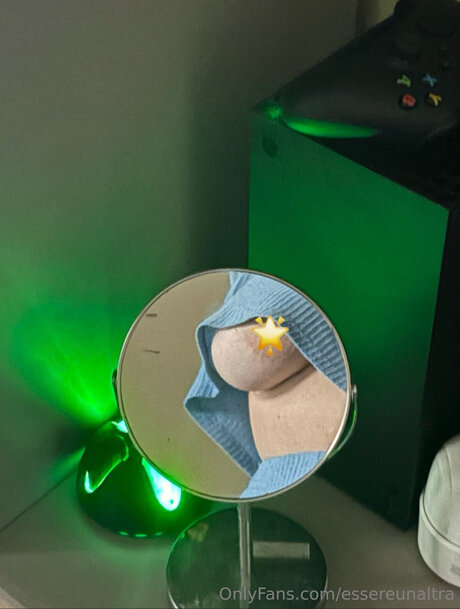 Essereunaltra model naked images