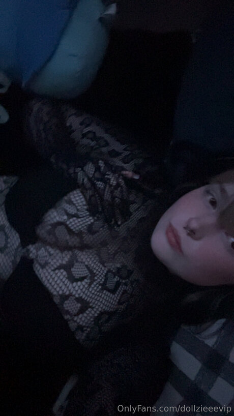 Dollzieeevip pretty model picture