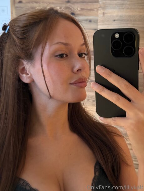 Lillykait beautiful model photo