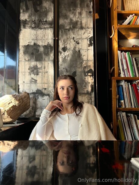 Hollidolly naked actress picture