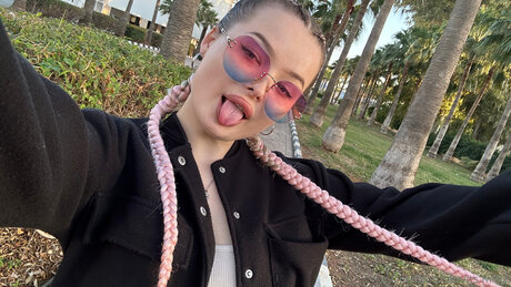 Its Millie top model archive