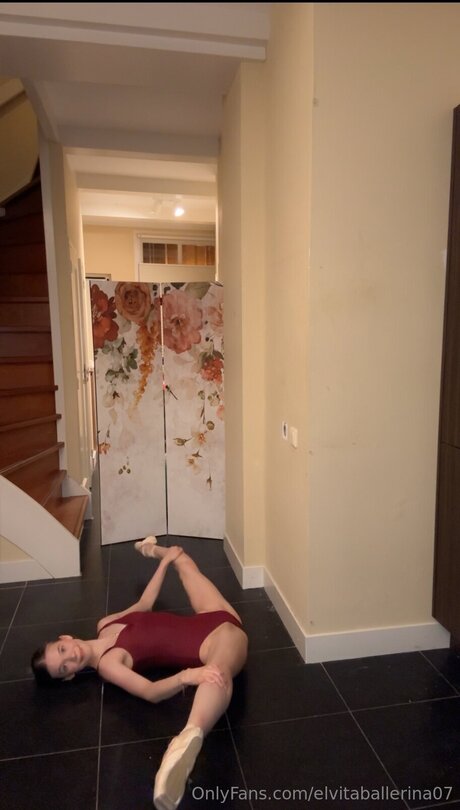 Elvitaballerina07 nude pornstar photo