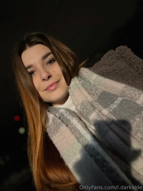L Darkside pretty model pic