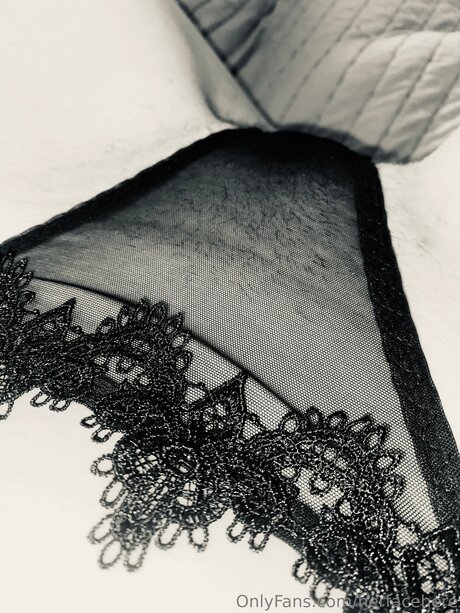 Herfacehere model free pictures