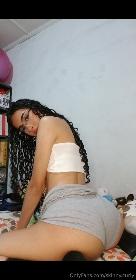 Skinny Curly model xxx photos