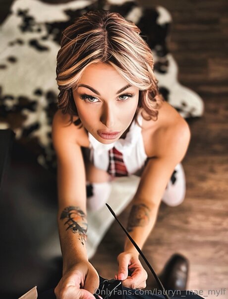 Lauryn Mae Mylf model nice archive