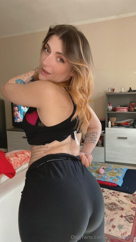 Latuavale star porn photos