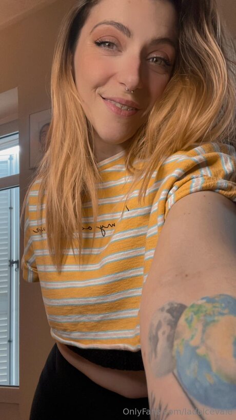 Latuavale naked pornstar picture