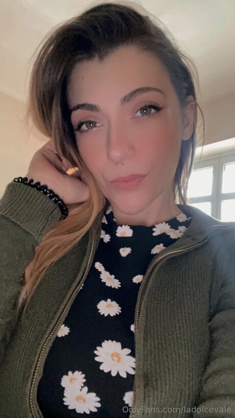 Latuavale art actress pictures