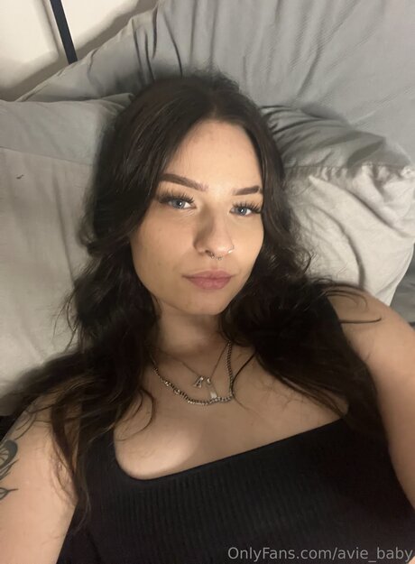 Avie Baby model erotic photo