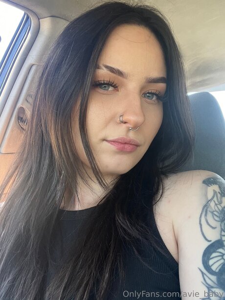 Avie Baby sexy star pic