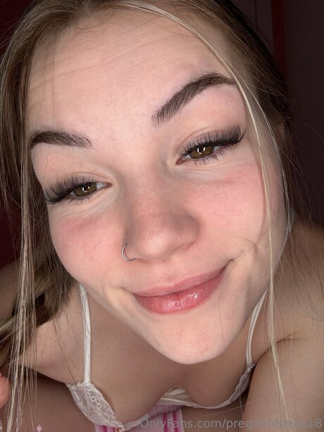 Pregnantbella18 pornstar hd image