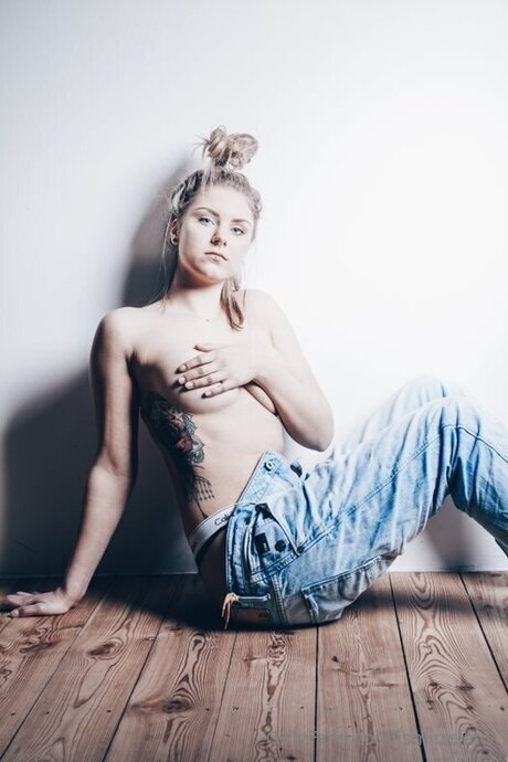 Ismirrelativ star pornographic gallery