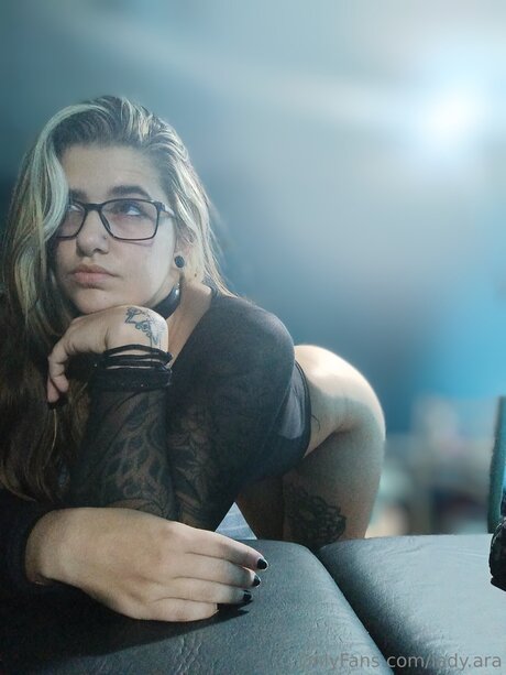 Ladyaraa hot pornstar photos