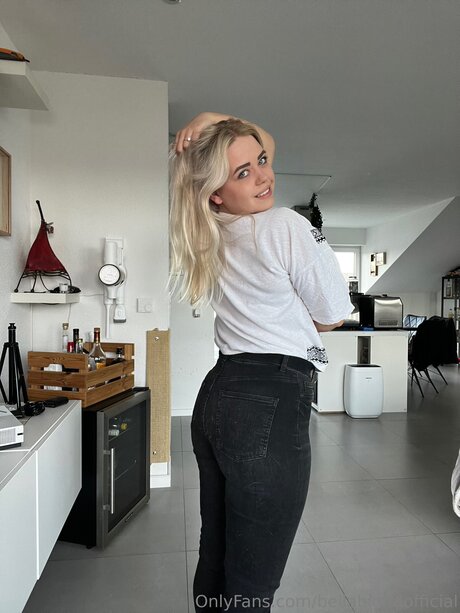 Bellablondofficial exclusive pornstar galleries