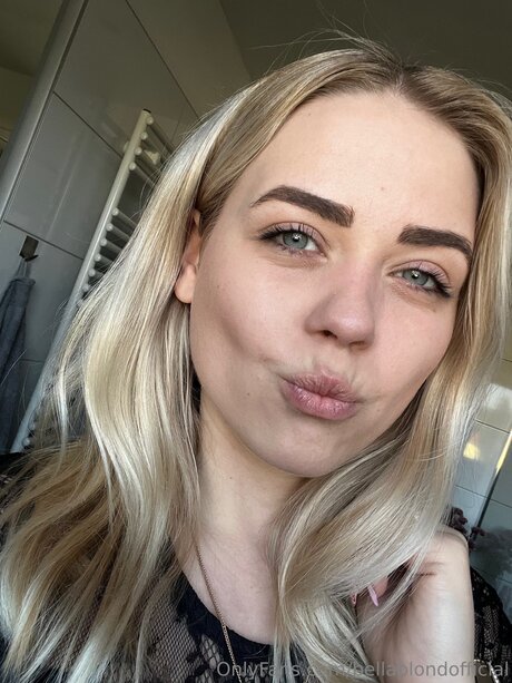 Bellablondofficial star best pic