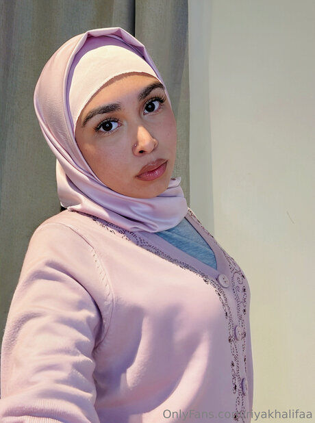 Riyakhalifaa star perfect pictures