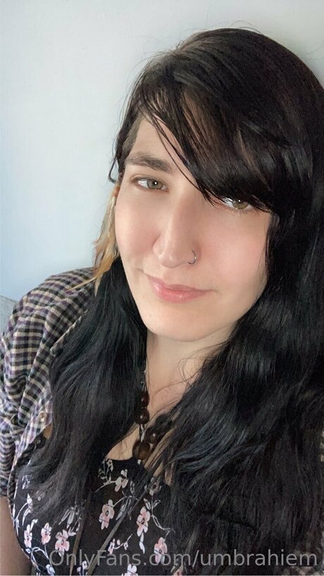 Umbrahiem beautiful model photos