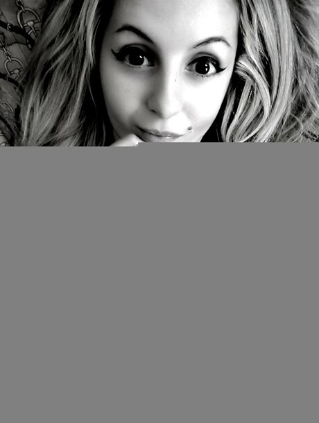 Ladyloka8888 nude pornstar image