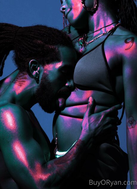 Oryanoryan model porn photo