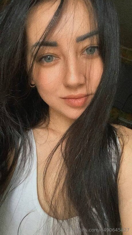 U490645427 top model picture