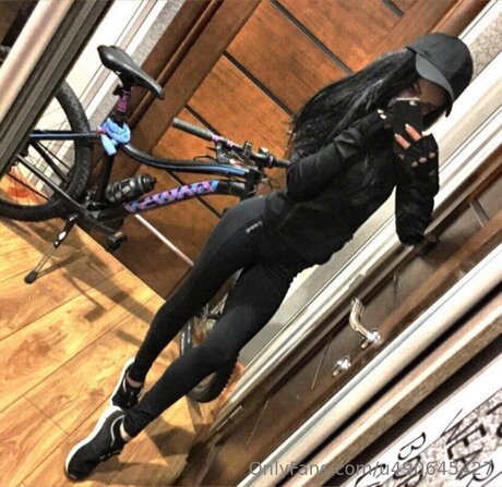 U490645427 pretty actress pic