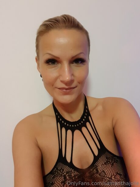 Samanthajolie star top gallery