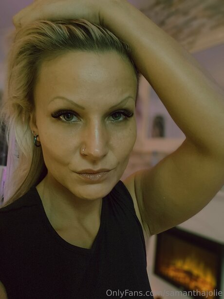 Samanthajolie erotic actress pics