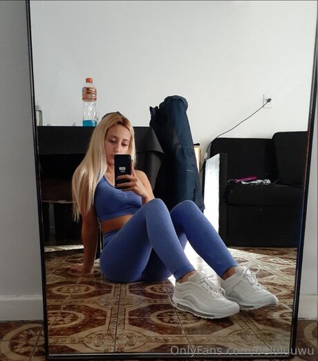 Beluluuwu model adult image