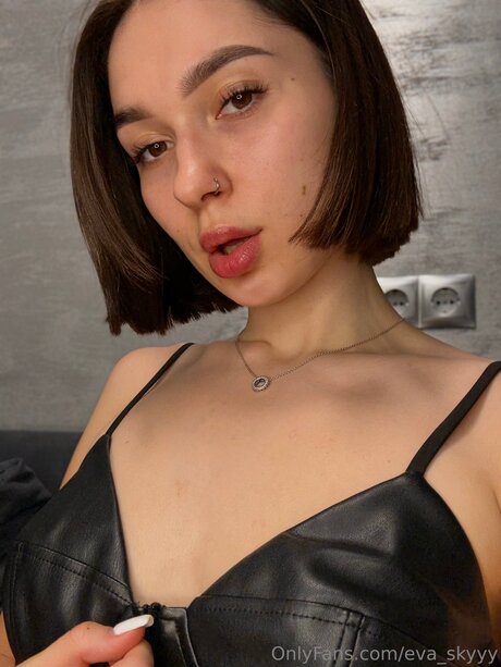 Eva Skyyy free star img