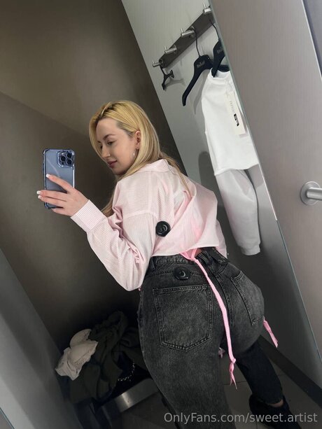 Sweet Artist star exclusive pic