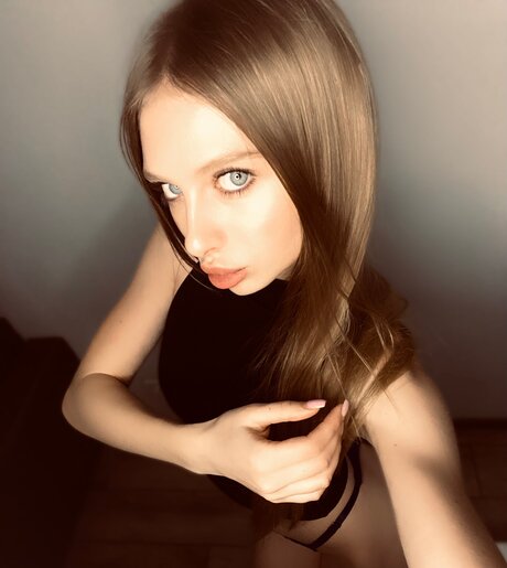 Brightanna18 nice actress photos