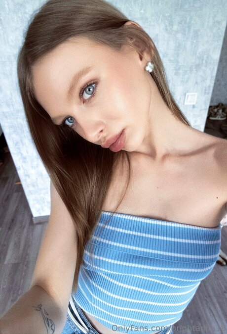 Brightanna18 nude actress picture