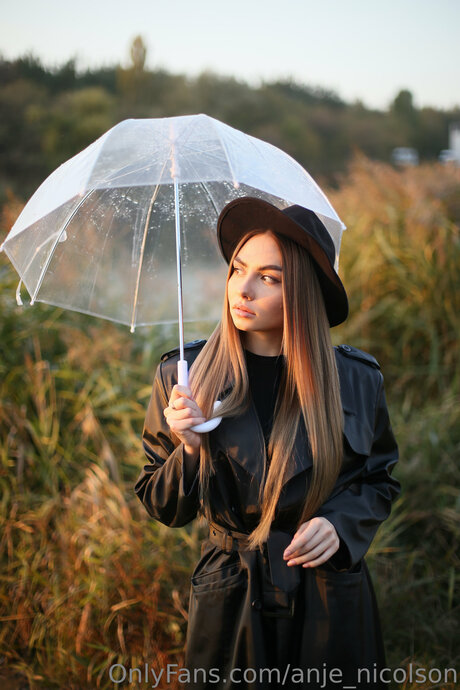 Anje Nicolson adult model image