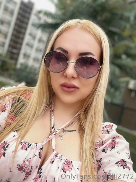 Lili2772 nude pornstar pics