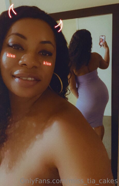 Miss Tia Cakes star pornographic images