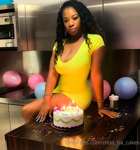 Miss Tia Cakes star porn images