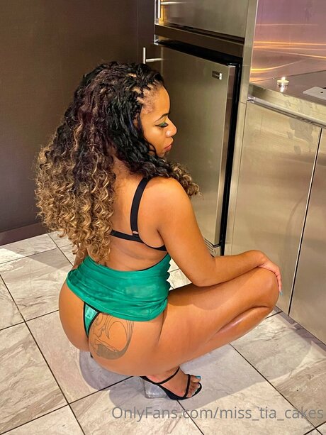 Miss Tia Cakes star adult pic