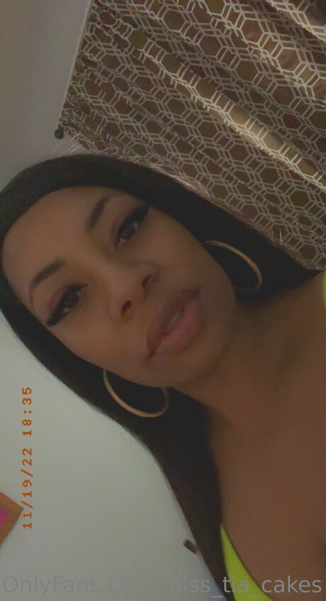 Miss Tia Cakes pornstar hot image