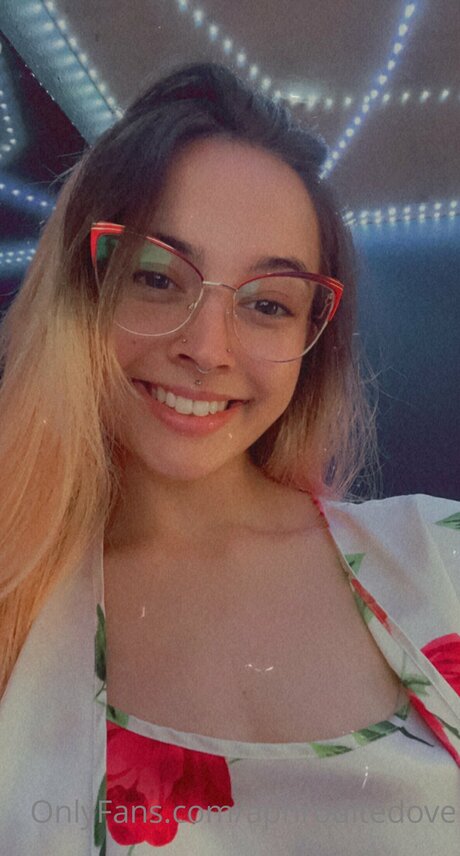 Aphroditedove naked actress image