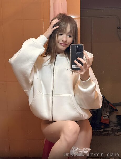 Mini Diana pretty model picture