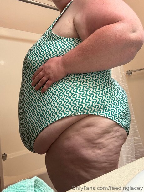 Feedinglacey model free images