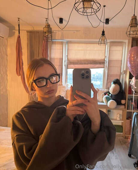 Lolly Kinks star nude photos