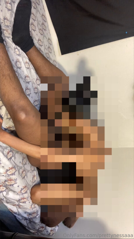 Prettynessaaa naked pornstar img