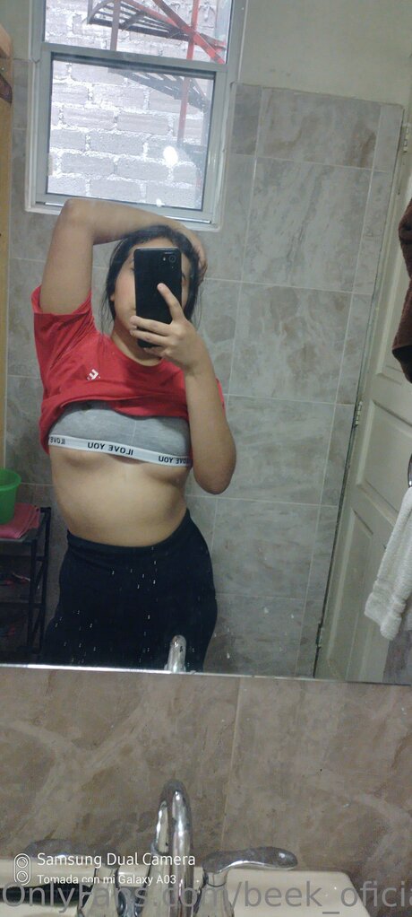 Beek Oficial exclusive model img