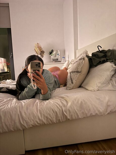 Averyelsh naked actress pic