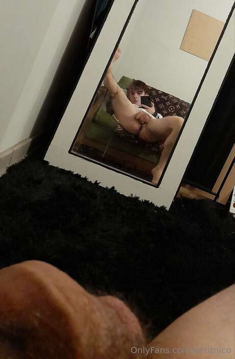 Petitnico star erotic image