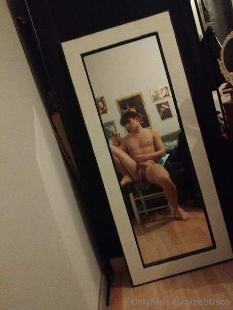 Petitnico model top pictures